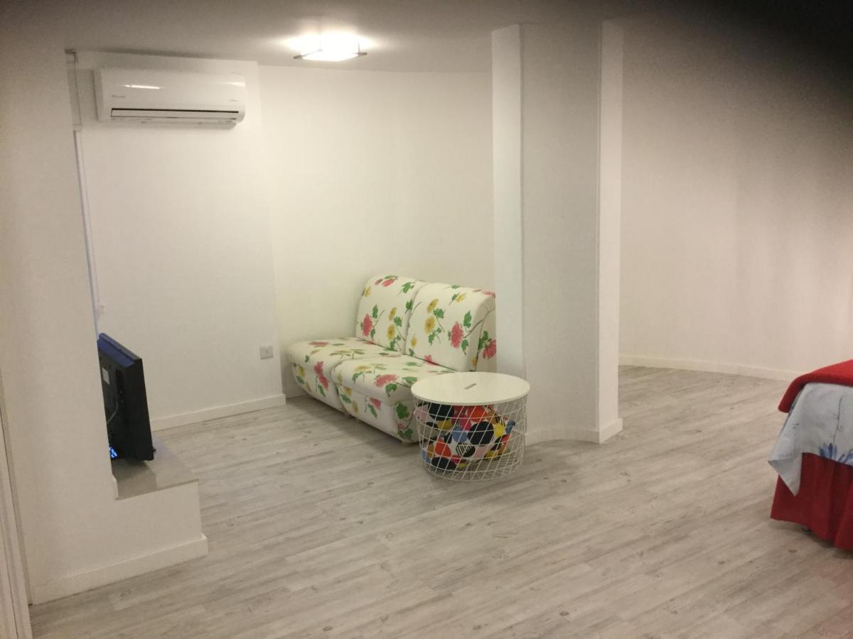 Red Cozy Stay Лимасол Экстерьер фото