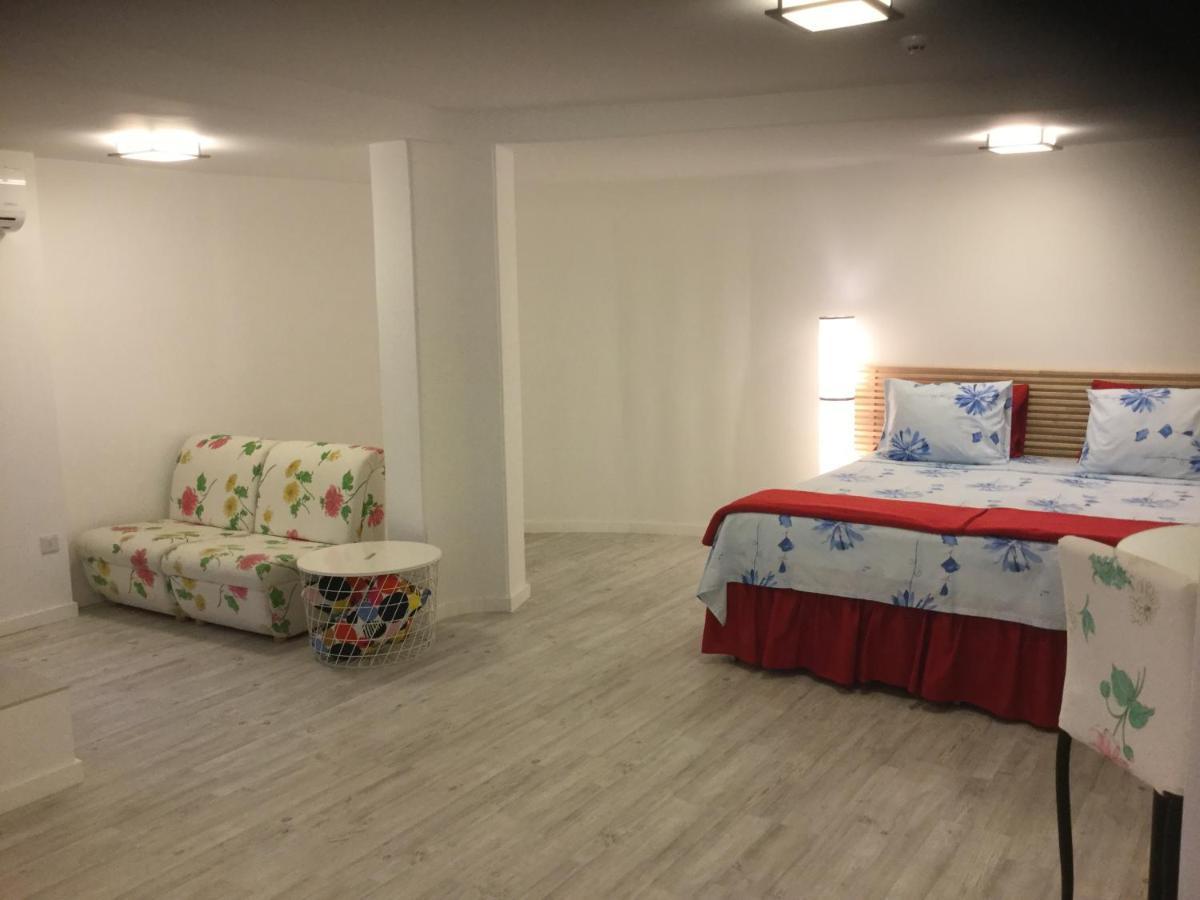 Red Cozy Stay Лимасол Экстерьер фото